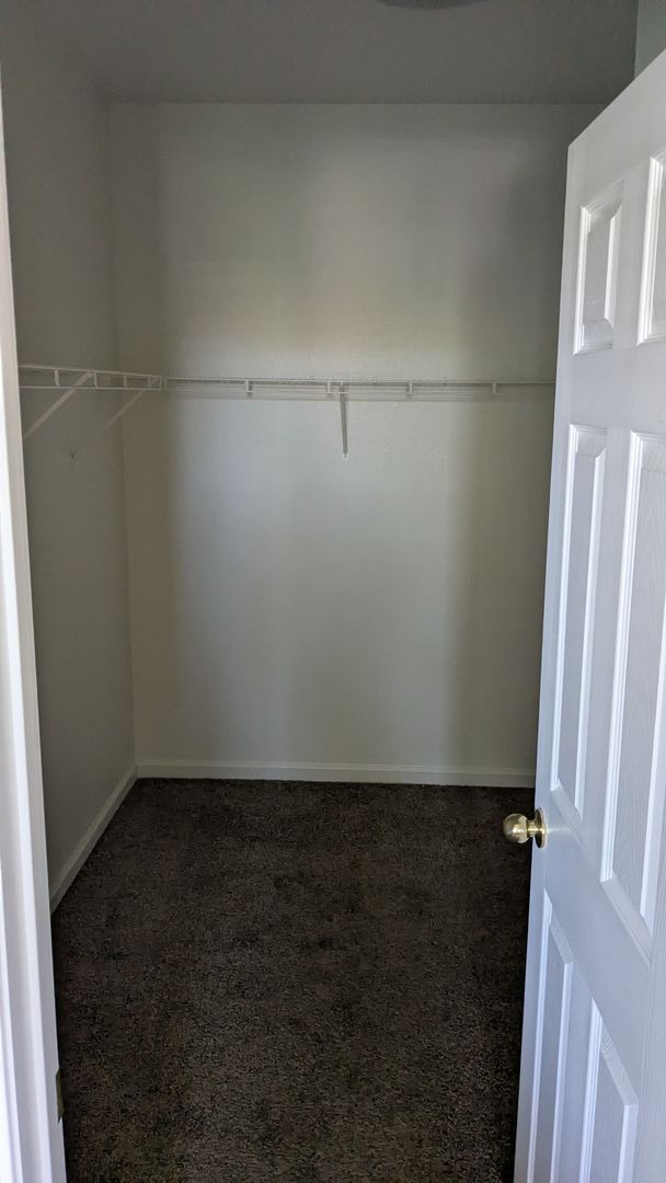 Building Photo - Centrally located in Sparks