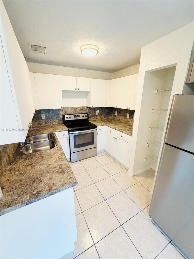 Building Photo - 26323 SW 135th Pl