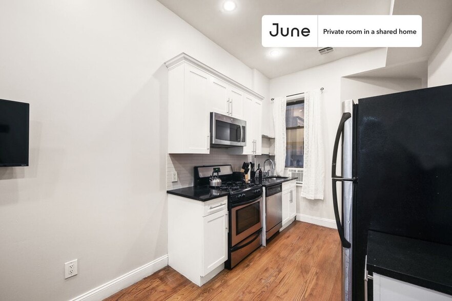 Building Photo - Room in Shared 4 bed/1 bath home in Crown Heights