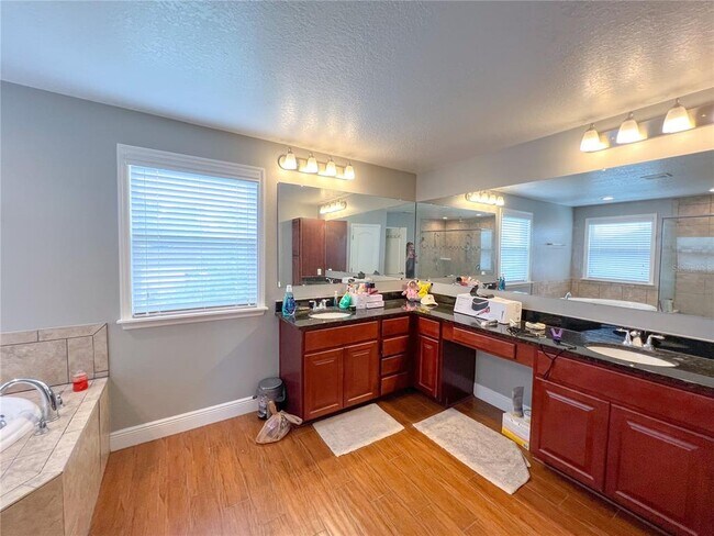 Building Photo - 948 NW 252 Dr