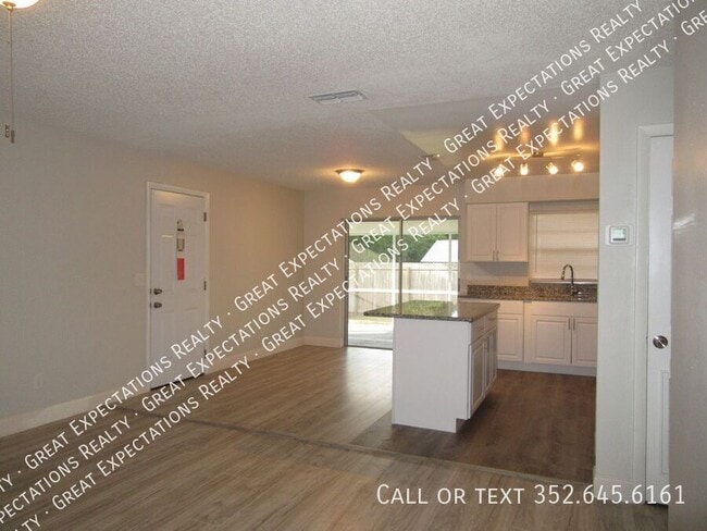 Building Photo - 1309 NE 20th St