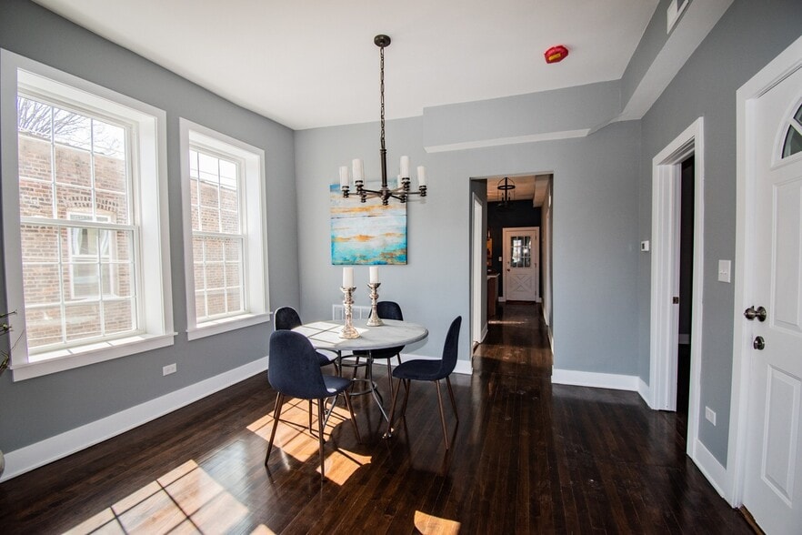 Building Photo - 518 Troy N St