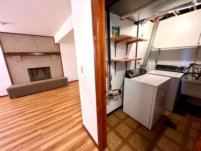 Building Photo - Apple Hill Community - 3 Bedroom 2 Bathroom - Beautiful Home for Rent!