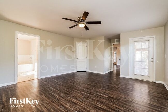 Building Photo - 4427 NE 10th Ct