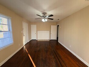 Building Photo - Studio Home in Valdoasta