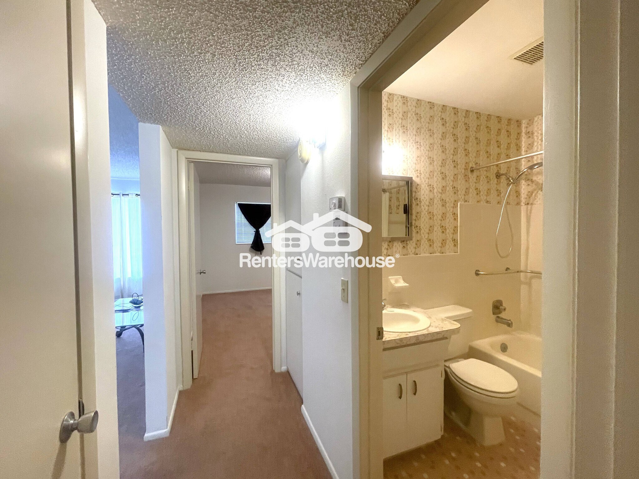 Building Photo - 2460 Persian Dr