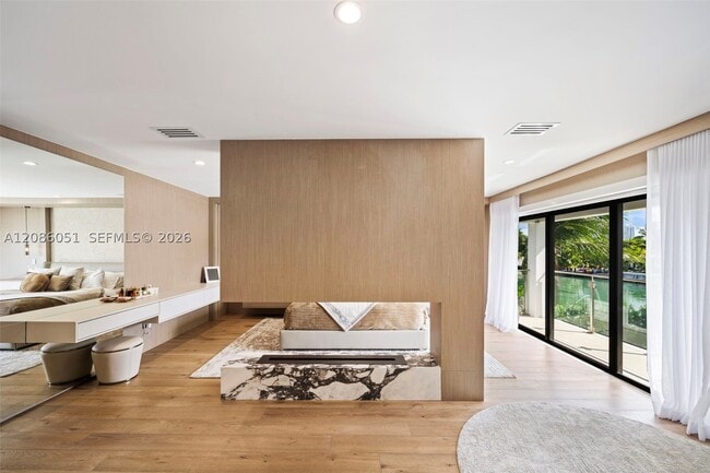 Building Photo - 710 S Shore Dr