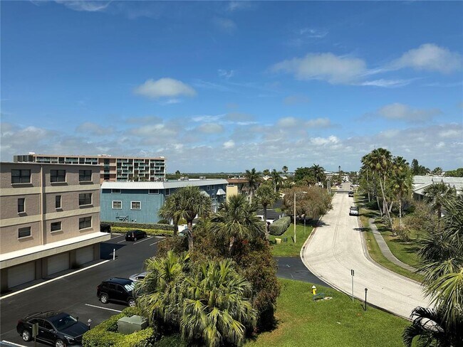 Building Photo - 12500 Capri Cir N
