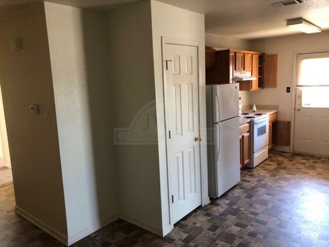 Building Photo - 308 Cedar Ridge Dr