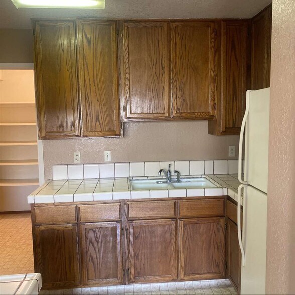 Building Photo - 1981 Park Ave