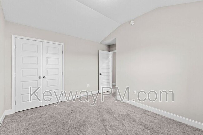 Building Photo - 3125 Venetian Dr