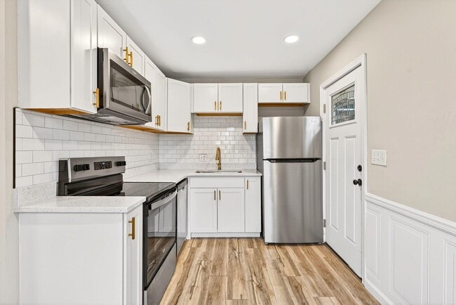 Building Photo - 2699 Pontiac St