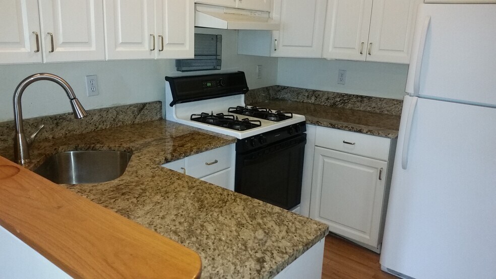 Primary Photo - 318 Saint Paul St