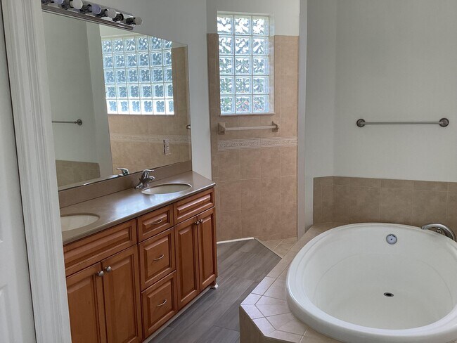 Building Photo - 17119 Alexander Run