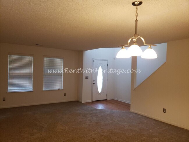 Building Photo - Gorgeous Brick Home with Golf Course / Lak...