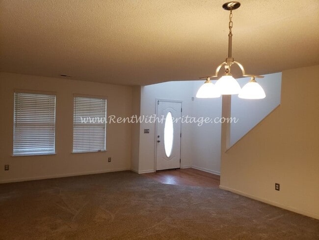 Building Photo - Gorgeous Brick Home with Golf Course / Lake View in Popular Mirror Lake Golf/ Swim / Tennis Subdi...