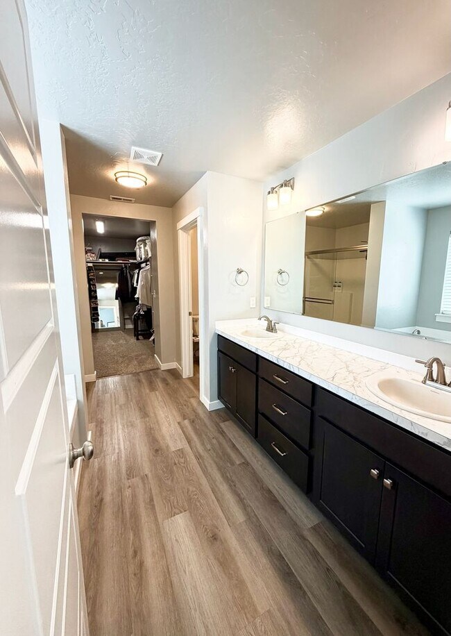 Building Photo - Stunning Nampa Home with RV Parking!