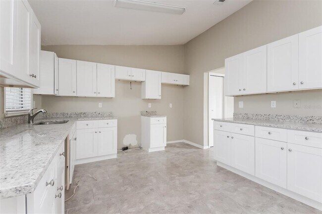 Building Photo - 604 Basingstoke Ct