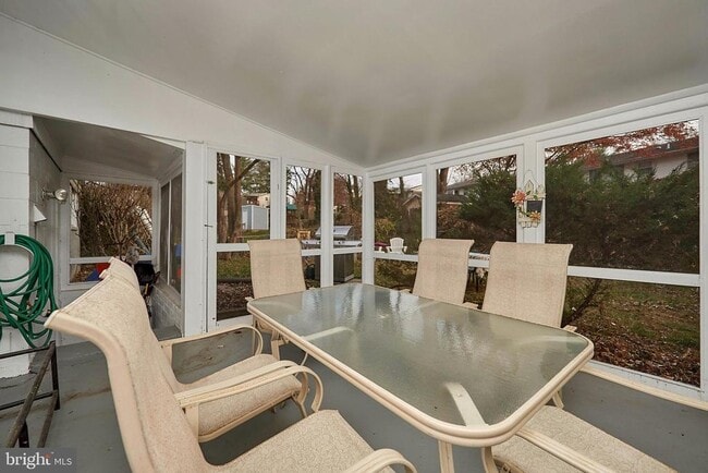 Building Photo - 3812 Wexford Dr