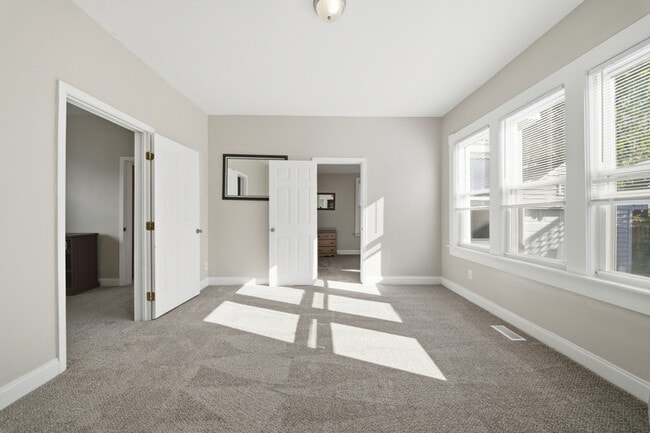 Building Photo - 146 W Seaview Ave