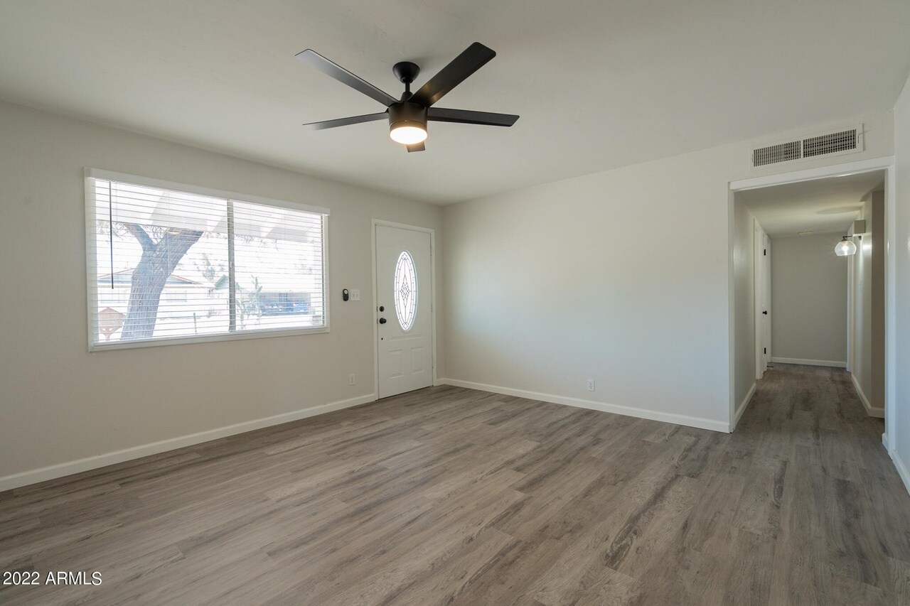 Building Photo - 822 W 18th St