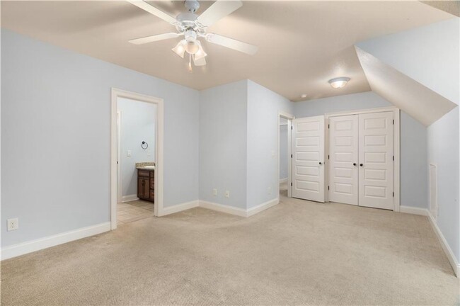 Primary Photo - Spacious 5BR/4BA Home Near Downtown Auburn...