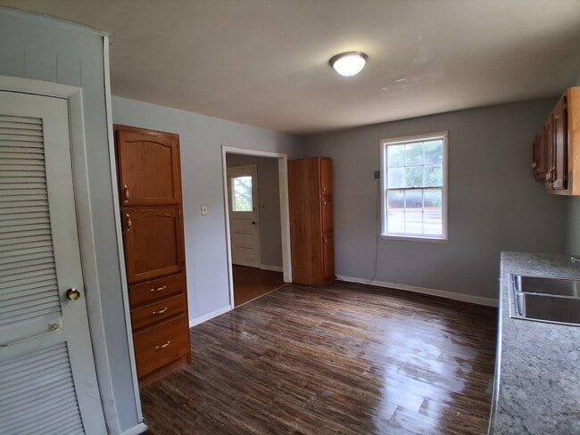 Building Photo - 305 N Logan Ave