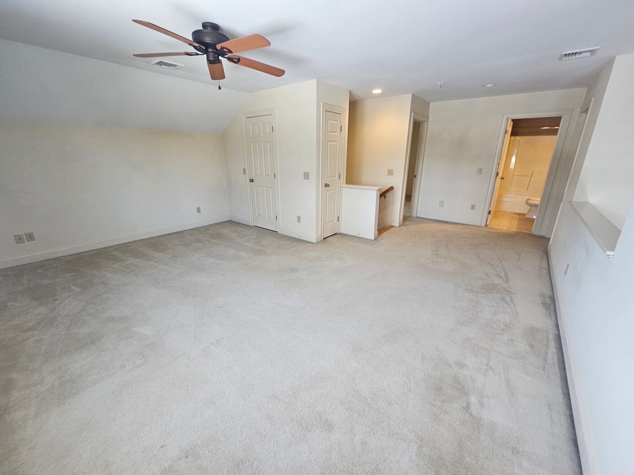 Building Photo - 359 Main St