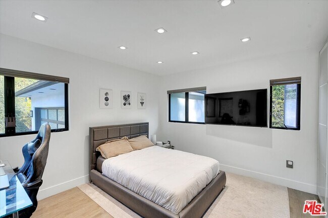 Building Photo - 11364 Sunset Blvd