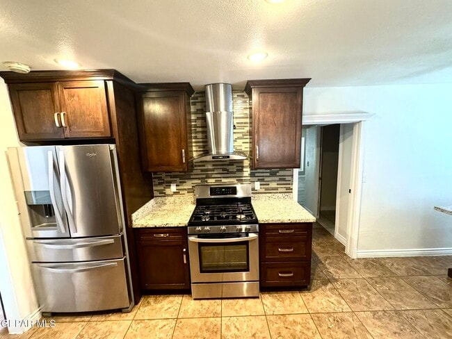 Building Photo - 10288 Lakeview Dr