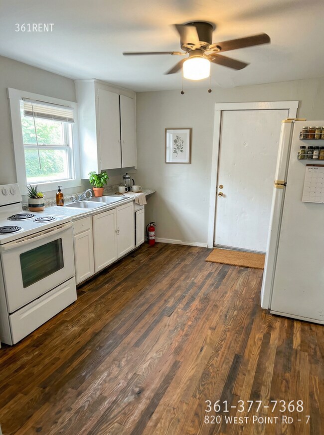 Building Photo - 820 W Point Rd