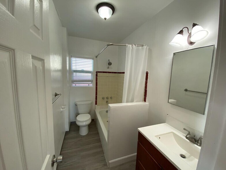 BATHROOM - 11162 Culver Blvd