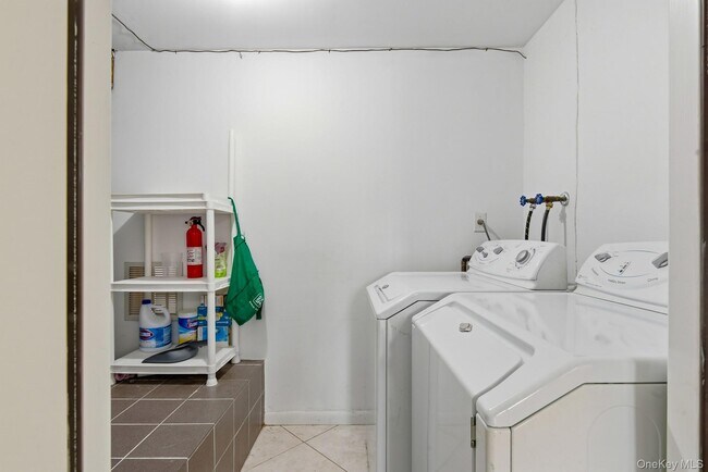 Building Photo - 11 7th St