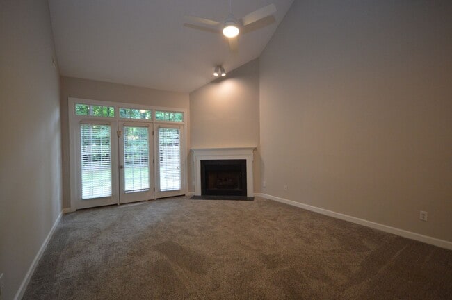 Building Photo - 3319 Philmont Dr