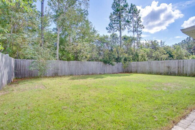Building Photo - Spacious 4-Bedroom Home in Milton Near I-1...