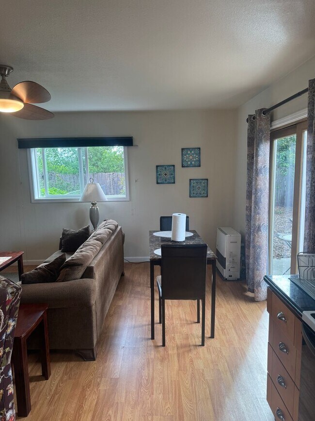 Building Photo - Furnished 1 bedroom in South Redding