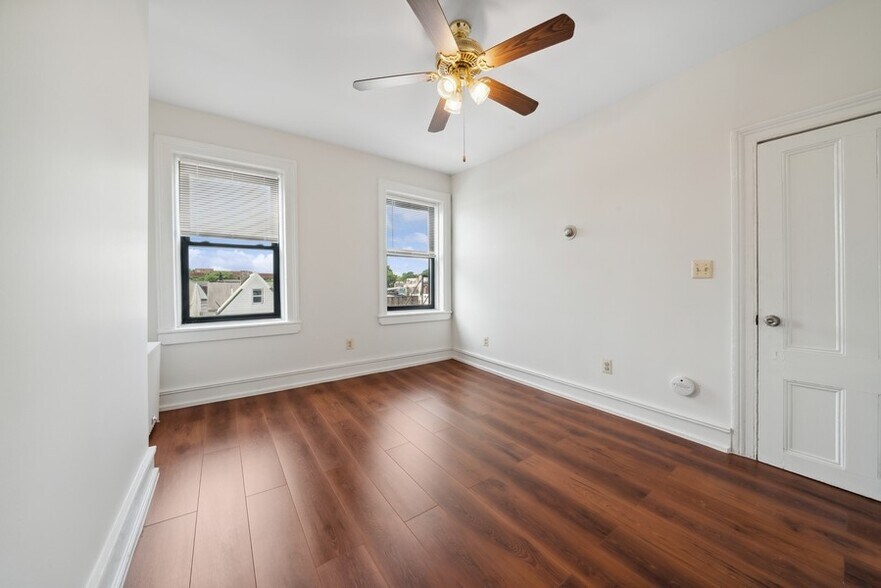 Building Photo - 591 Bramhall Ave