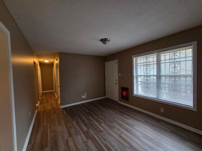 Building Photo - 2192 Lisa Ave