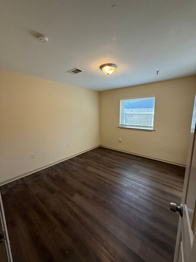 Building Photo - AM 8181-83 Jefferson Park