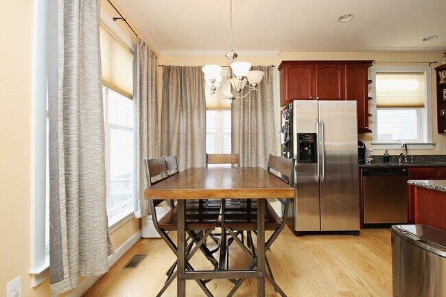 Building Photo - Dog-Friendly Brookwood Home Near UVA & Downtown