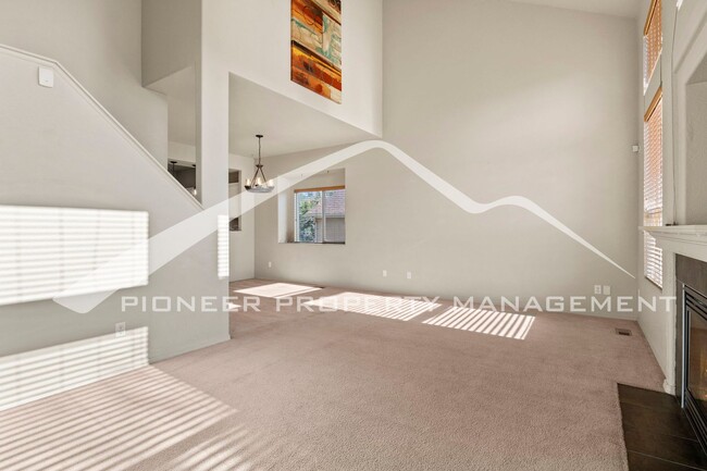 Building Photo - Beautiful 4-bedroom, 3.5-bath home with oversized 2 car garage, AC and enclosed back yard