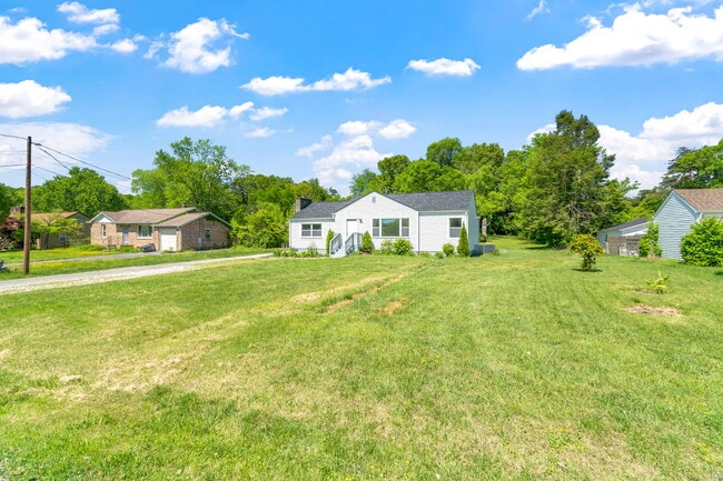 Building Photo - 5700 Ridgefield Rd