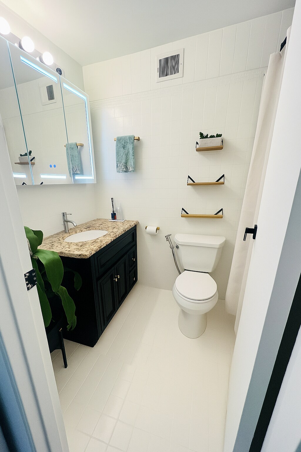 bathroom - 200 N Dearborn St