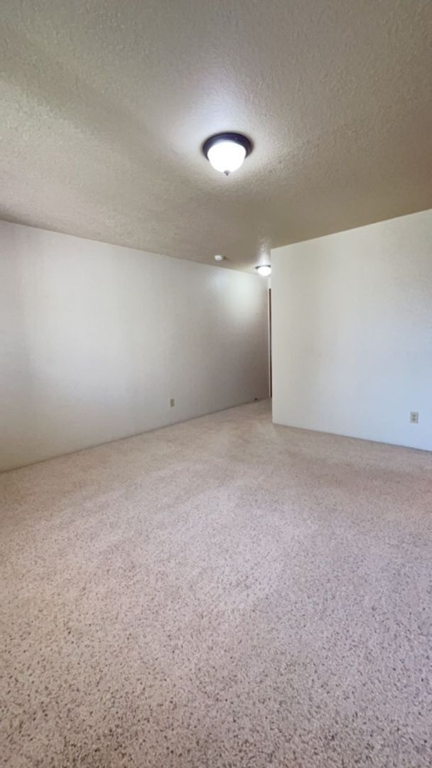 Building Photo - 3 Bedroom 2.5 Bath House