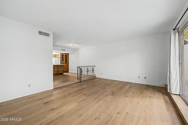 Building Photo - 5207 S Hazelton Ln