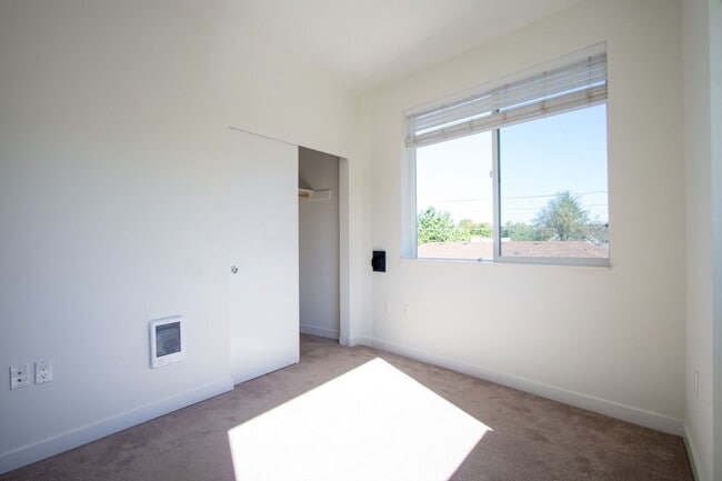 Building Photo - Stylish 2-Bedroom Townhouse in St John's R...