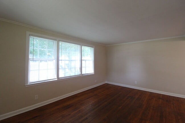 Building Photo - November 2025 FREE On This One Bedroom Dup...
