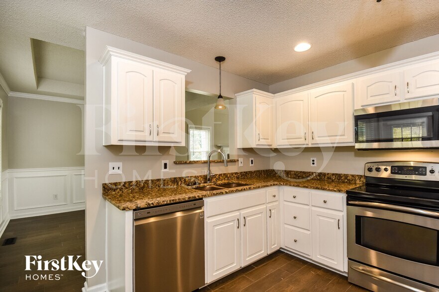 Building Photo - 1064 Whispering Woods Dr