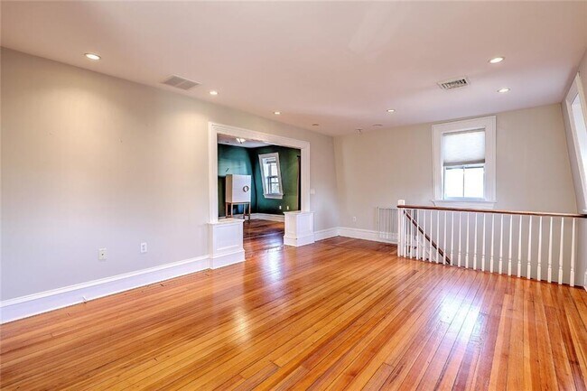 Building Photo - 225 Carpenter St