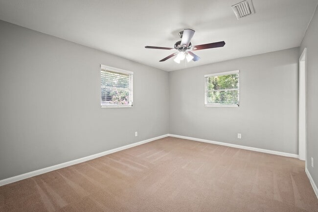 Building Photo - Newly Updated Home On Cul De Sac